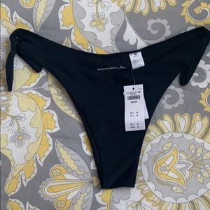 Brazilian high leg bikini bottoms Black (M) NWT
